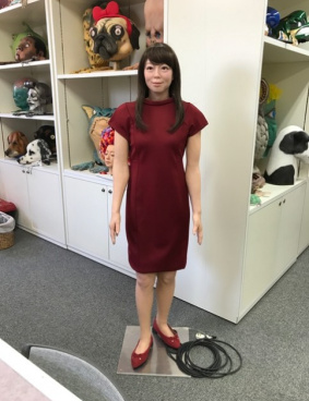 受付ロボットのサムネイル